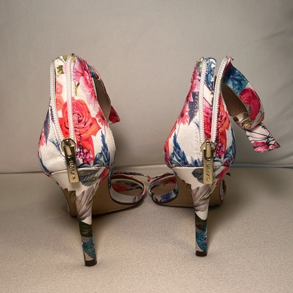 Floral Heels - Picture 3 of 5